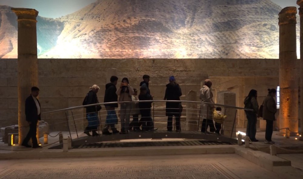 Çingene Kızı’na Büyük İlgi.. Zeugma Müzesi’nde Bayram Yoğunluğu!