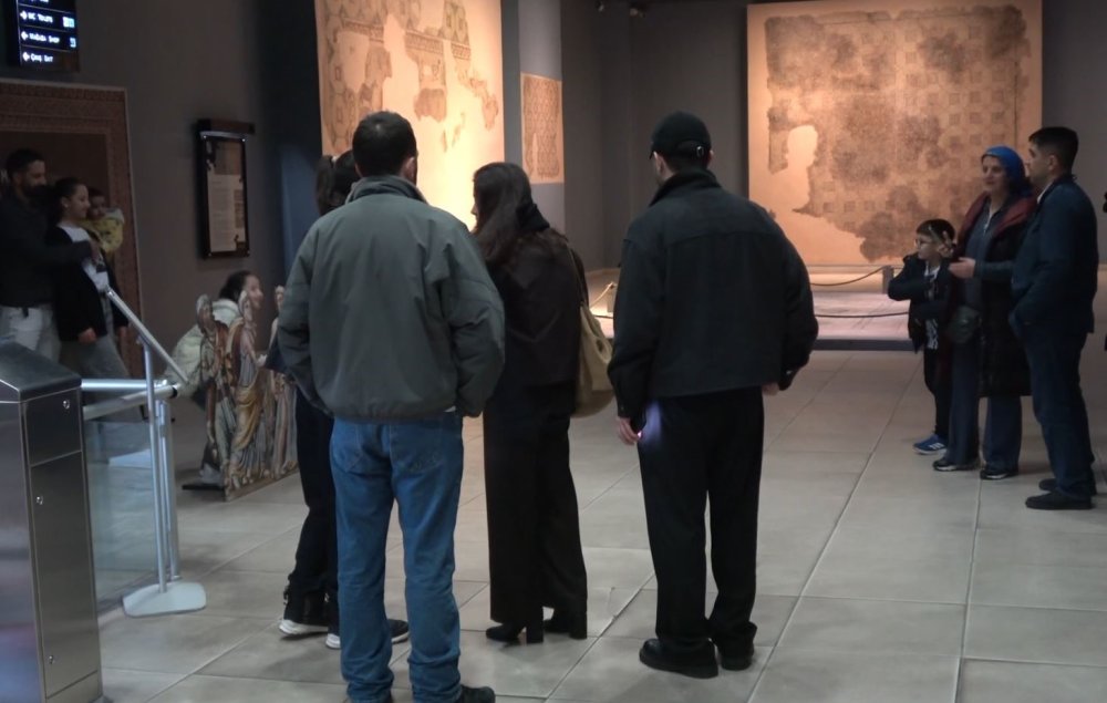Çingene Kızı’na Büyük İlgi.. Zeugma Müzesi’nde Bayram Yoğunluğu!
