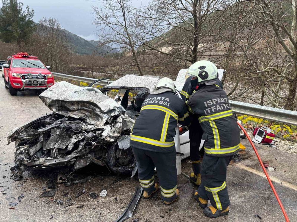 Isparta’da Feci Kaza Nişanlı Çifti Hayattan Kopardı
