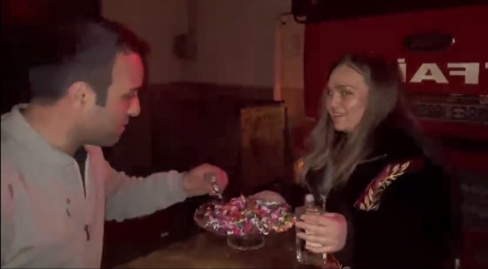 Kars’ta İlginç Olay: Anahtar Kapının Üzerinde Unutuldu, İ̇tfaiye Camdan Girip Kapıyı Açtı