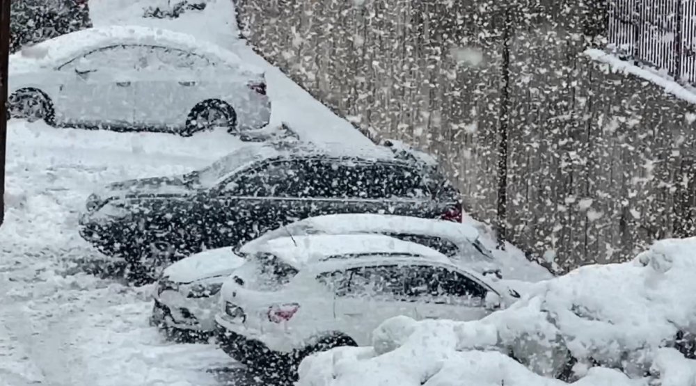 Nisan Kapıda, Kış Geri Döndü.. Yüksekova Beyaza Büründü!