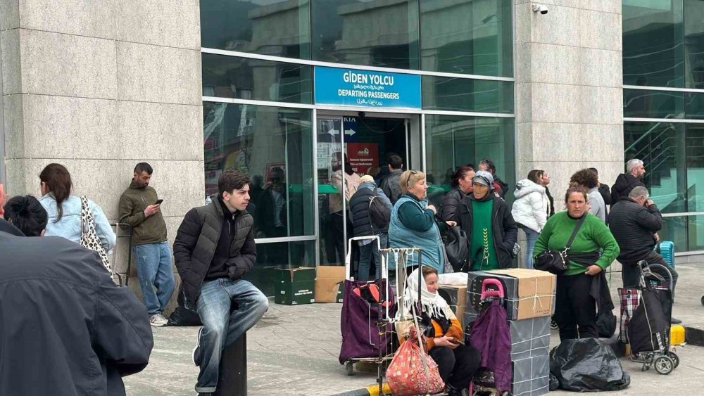 Tatil Başladı, Sınır Doldu.. Sarp’ta Geçiş Rekorları Dikkat Çekiyor!