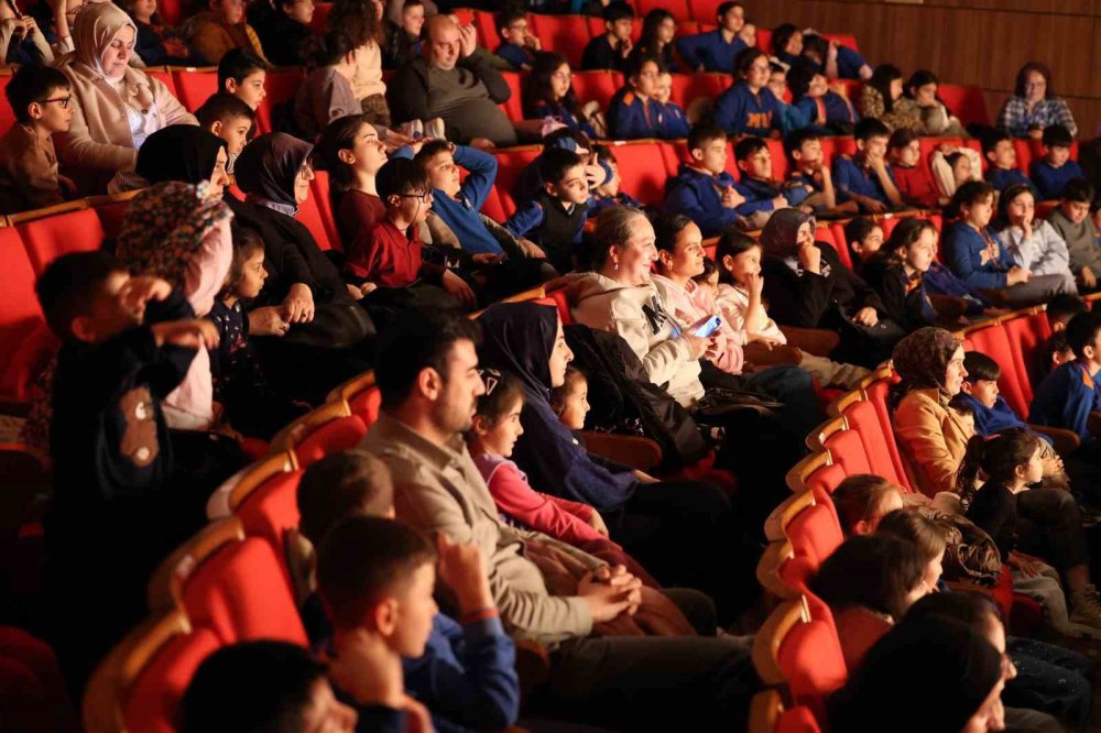 8. Samsun Uluslararası Tiyatro Festivali Başladı