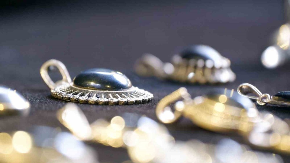 Erzurum’un Siyah Mirası.. Oltu Taşı Yüzyıllardır Işıltısını Koruyor!