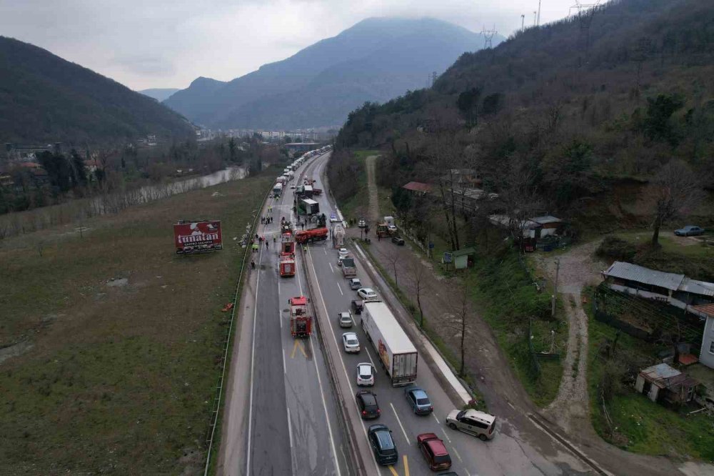 İki TIR Çarpıştı, D-650 Savaş Alanına Döndü