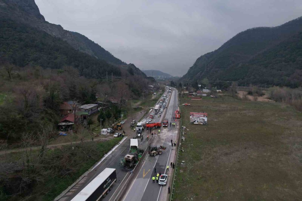 İki TIR Çarpıştı, D-650 Savaş Alanına Döndü