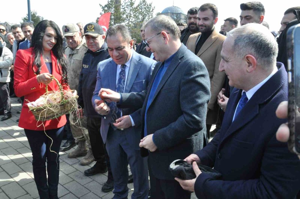 Kars’ta Resmi Nevruz Kutlamaları.. Ateş Yakıldı, Demir Dövüldü!