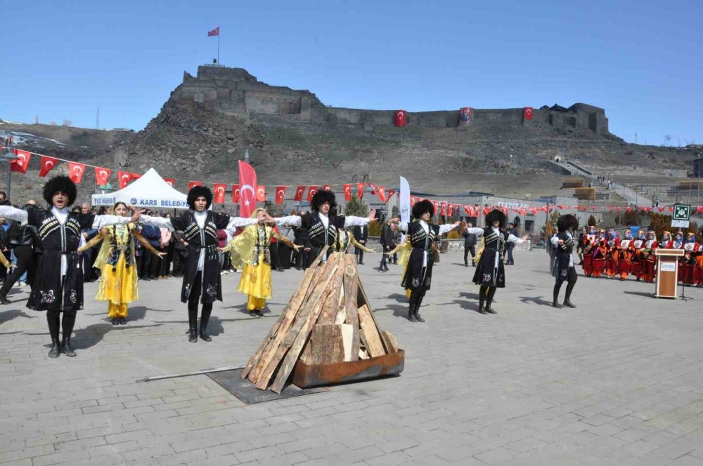 Kars’ta Resmi Nevruz Kutlamaları.. Ateş Yakıldı, Demir Dövüldü!