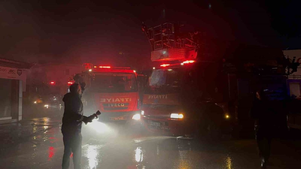 Edirne Sanayi Sitesi'ndeki Mobilya Atölyesinde Yangın