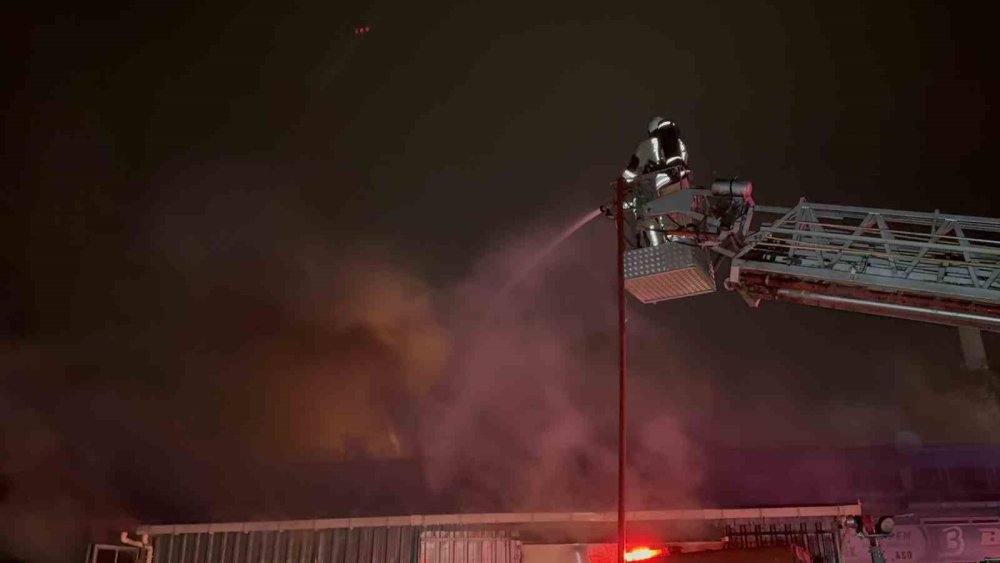 Edirne Sanayi Sitesi'ndeki Mobilya Atölyesinde Yangın