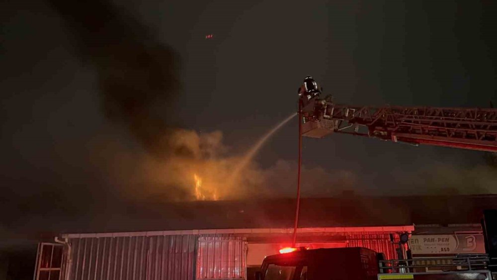 Edirne Sanayi Sitesi'ndeki Mobilya Atölyesinde Yangın