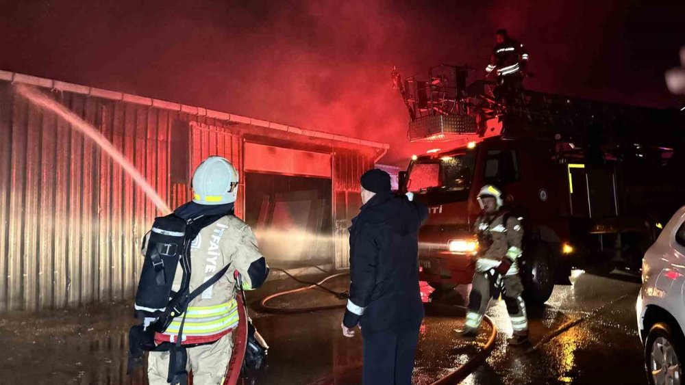 Edirne Sanayi Sitesi'ndeki Mobilya Atölyesinde Yangın