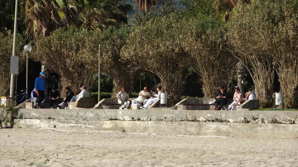 Alanya’da Mart Ayında Deniz Keyfi