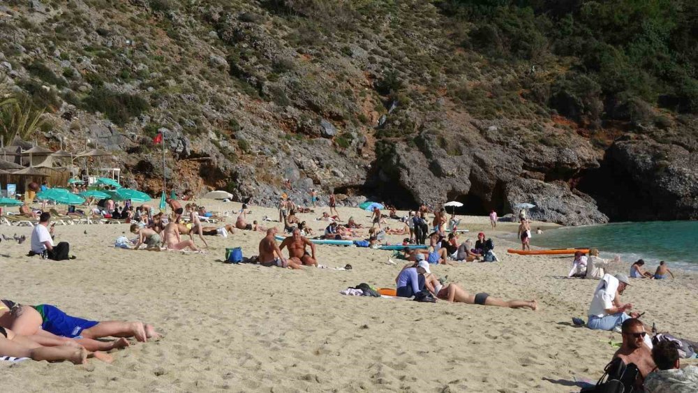 Alanya’da Mart Ayında Deniz Keyfi