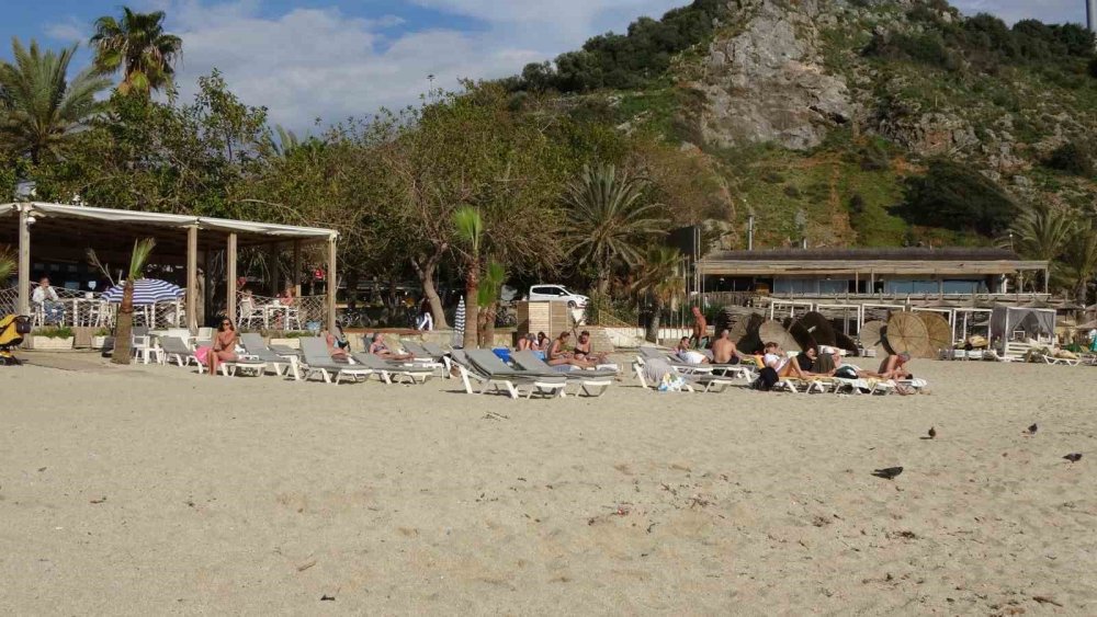 Alanya’da Mart Ayında Deniz Keyfi