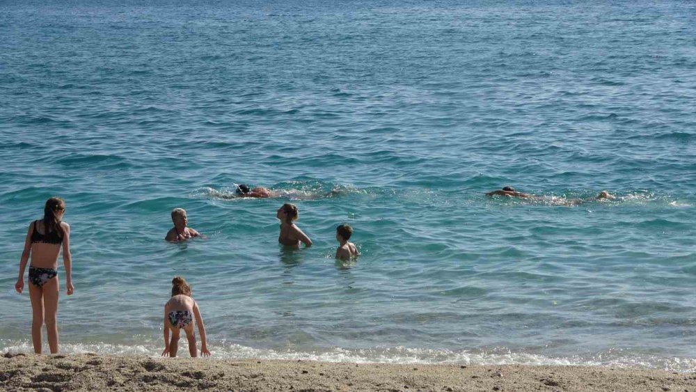 Alanya’da Mart Ayında Deniz Keyfi