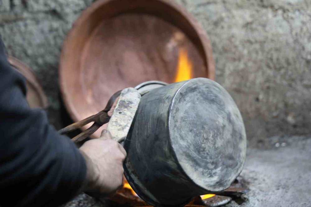 Bakırcılar Çarşısı’nda Zamana Direnen Son Ustalar