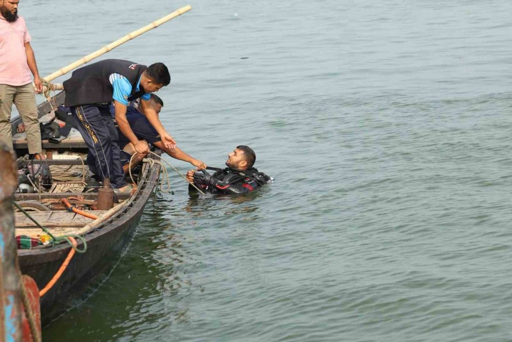 Bangladeş’te Yolcu Otobüsü Nehre Düştü: 24 Ölü