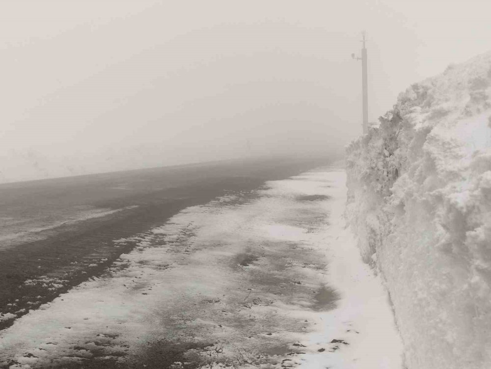 Sahara Geçidi’nde Yoğun Sis Ulaşımı Olumsuz Etkiliyor