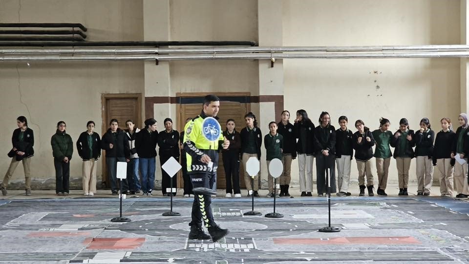 Digor'da Trafik Bilinci.. Öğrencilere Yönelik Eğitim Etkinliği Düzenlendi!