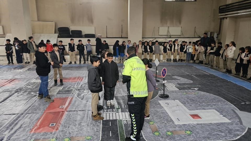 Digor'da Trafik Bilinci.. Öğrencilere Yönelik Eğitim Etkinliği Düzenlendi!