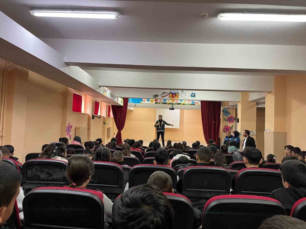 Kars’ta Öğrencilere Güvenlik Eğitimi Verildi