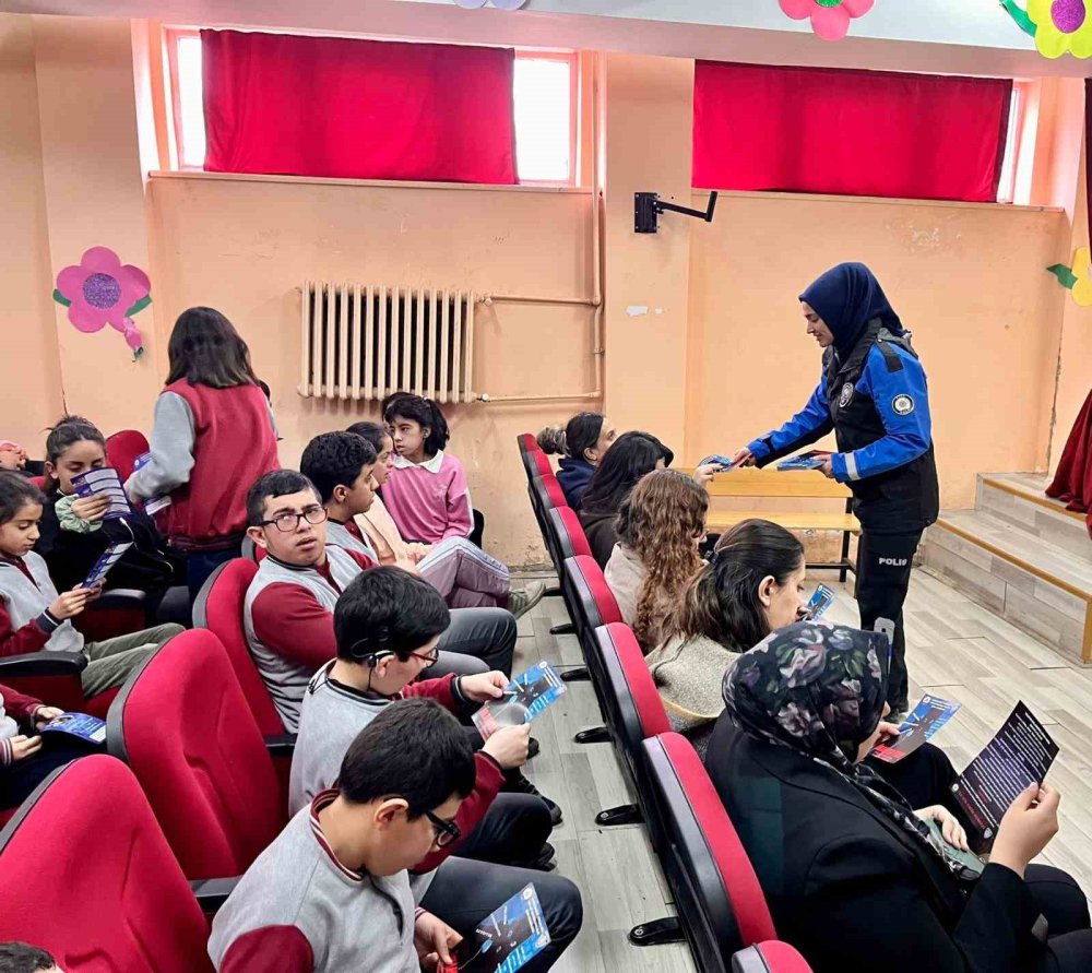 Kars’ta Öğrencilere Güvenlik Eğitimi Verildi