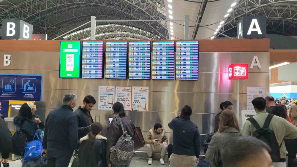 Sabiha Gökçen’de Hava Muhalefeti Engeli.. 127 Sefer İptal Edildi, Yolcular Terminalde Kaldı!