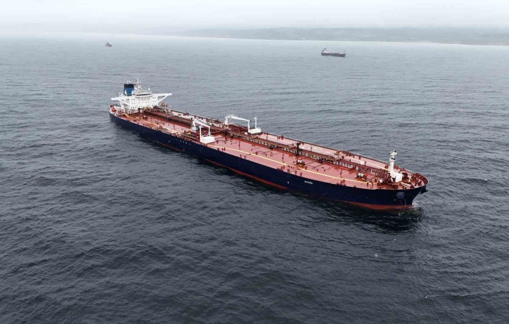 İstanbul Boğazı’na Yaklaşırken Vurulan Tanker Havadan Görüntülendi