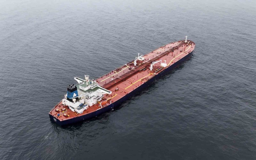 İstanbul Boğazı’na Yaklaşırken Vurulan Tanker Havadan Görüntülendi