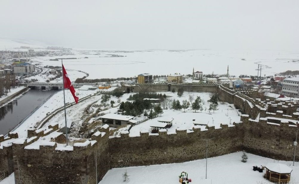 Ardahan Beyaza Büründü.. Tarihi Kale Kartpostallık Görüntüler Sundu!