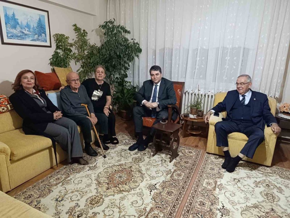 Köşe Yazarı Ve Siyasetçi Mustafa Koçal Vefat Etti