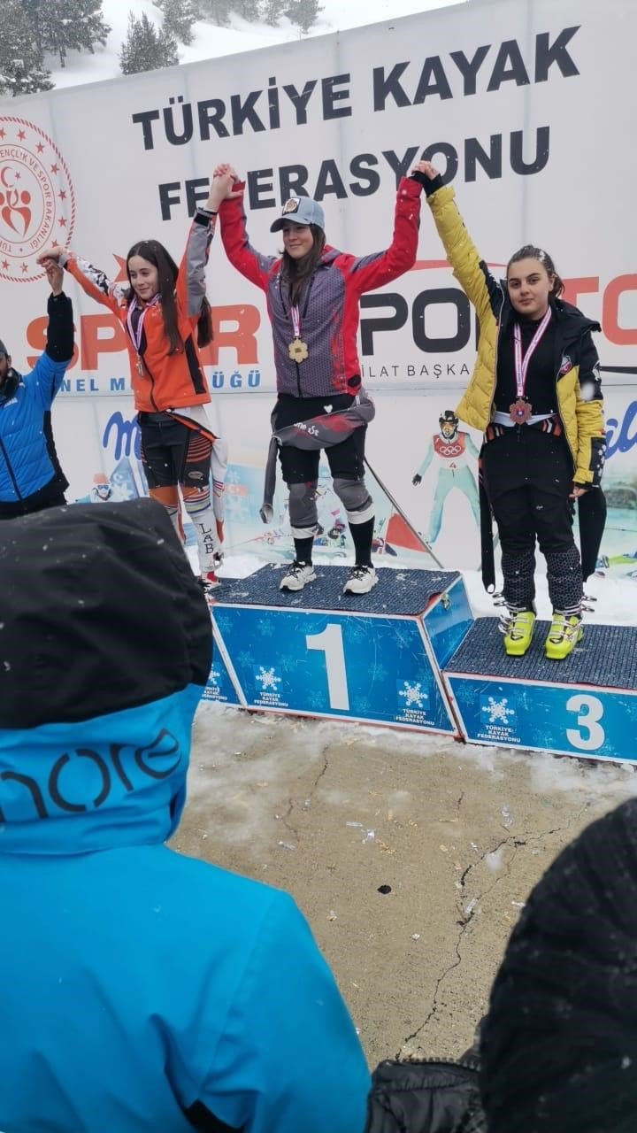 Milli Kayakçı Cansu İkra Akçay’ın Büyük Başarısı