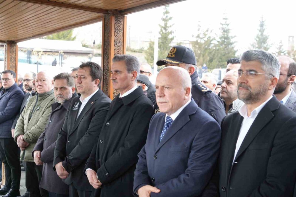 Gazeteci Feridun Fazıl Özsoy Dualarla Son Yolculuğuna Uğurlandı