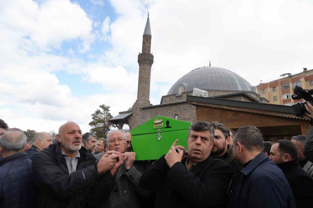 Gazeteci Feridun Fazıl Özsoy Dualarla Son Yolculuğuna Uğurlandı