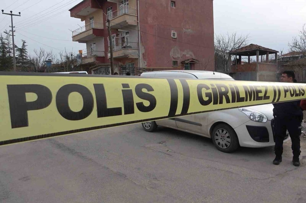 Kan Donduran Cinayet: İ̇ki Kardeş Bir Oldu, Babalarını Bıçak Ve Baltayla Öldürdü