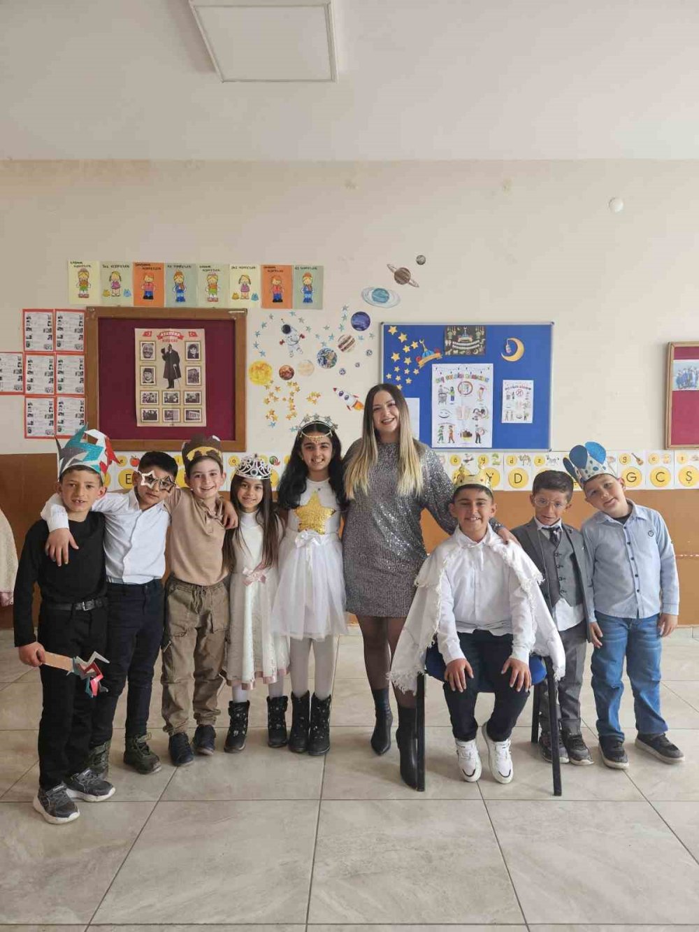 Kars’ta Köy Okulunda Tiyatro Coşkusu: Öğrencilerden Renkli Gösteri