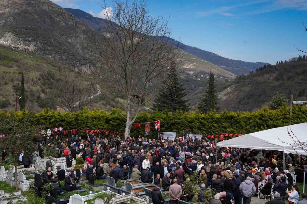 Sanatçı Volkan Konak Ölümünün 1. Yıldönümünde Mezarı Başında Anıldı