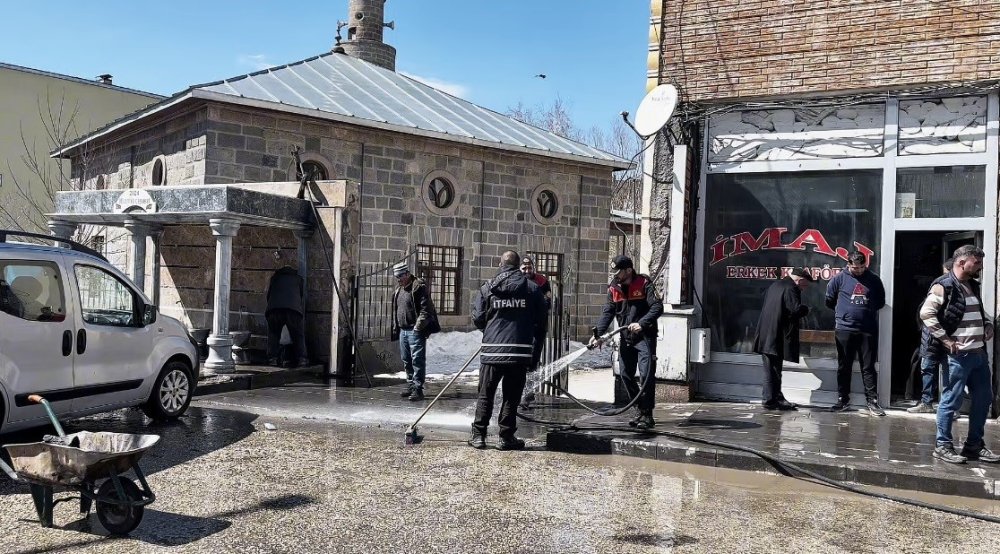 Sarıkamış’ta Sokaklar Bahara Hazırlanıyor.. Temizlik Seferberliği Başladı!