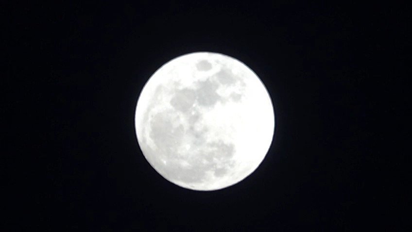 Van’da Görsel Şölen: "Pembe Dolunay" Erek Dağı’ndan Yükseldi