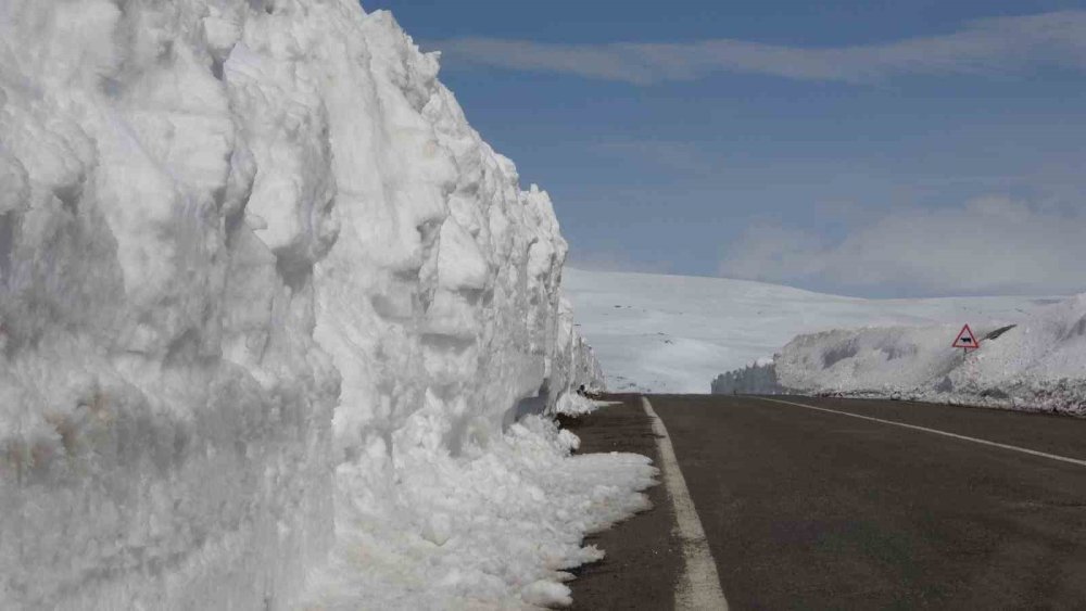 Ardahanlı Arıcılardan Dikkat Çekici Eylem.. Yolumuz Açık Kalmalı! &nbsp;