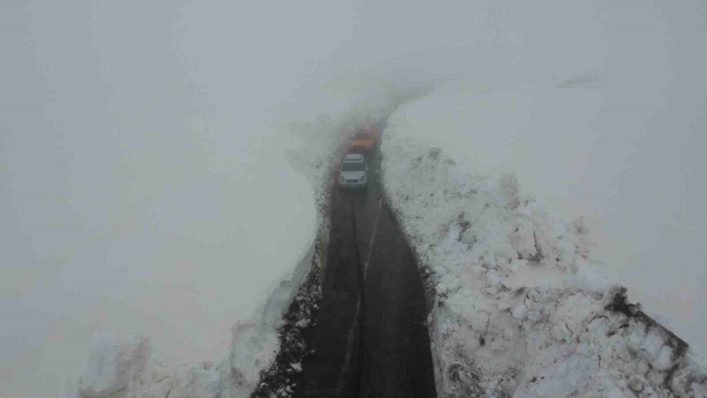Burası ne Van, ne Hakkari.. Yaz Şehri Mersin’de Kar 2 Metreyi Aştı!