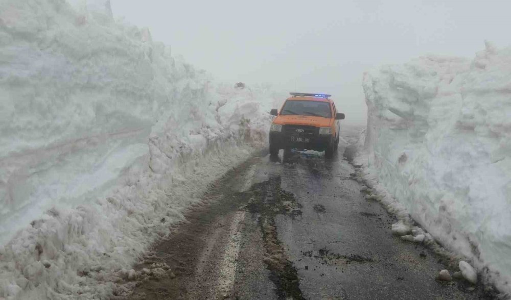 Burası ne Van, ne Hakkari.. Yaz Şehri Mersin’de Kar 2 Metreyi Aştı!