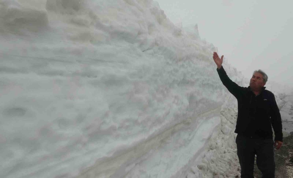 Burası ne Van, ne Hakkari.. Yaz Şehri Mersin’de Kar 2 Metreyi Aştı!