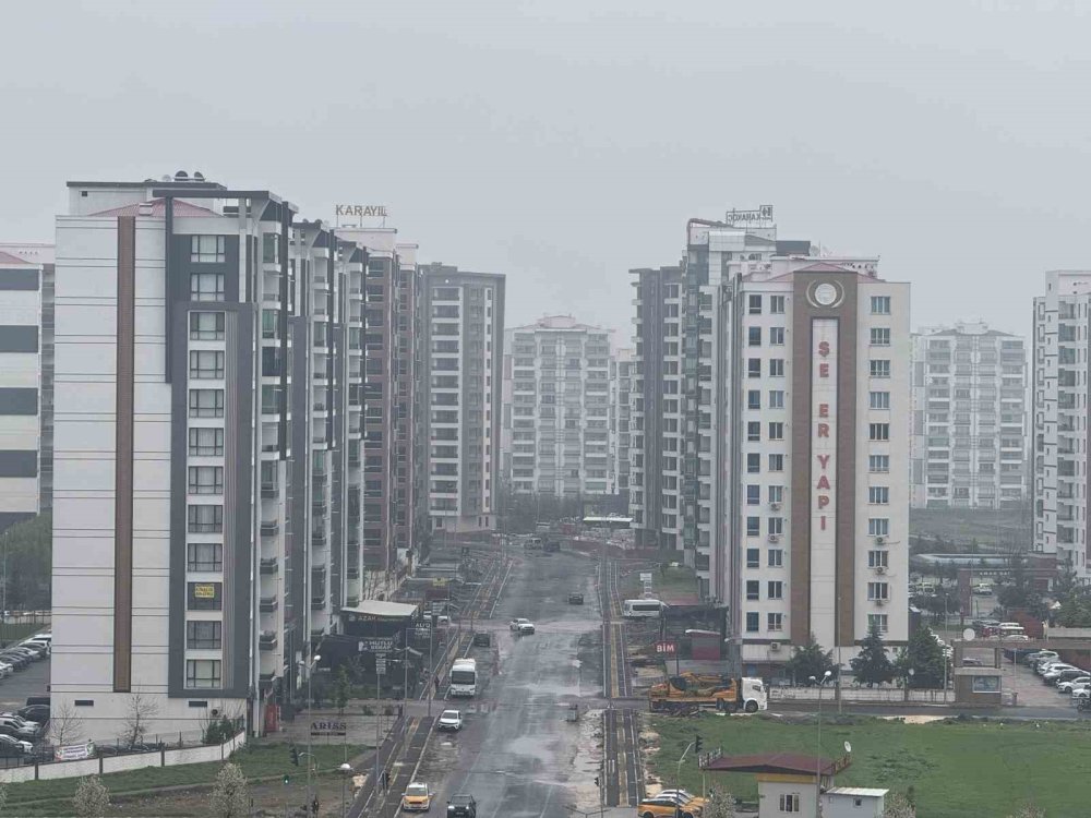 Diyarbakır’da Olumsuz Hava Şartları Uçak Seferlerini İptal Ettirdi