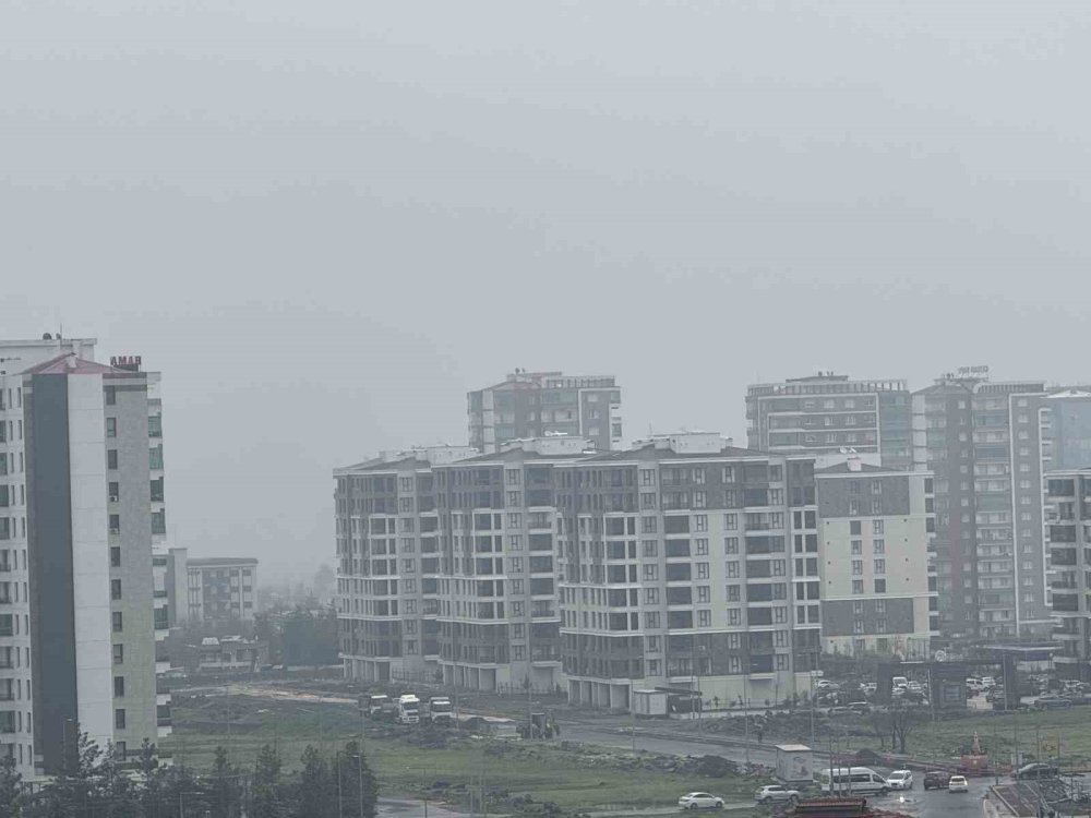 Diyarbakır’da Olumsuz Hava Şartları Uçak Seferlerini İptal Ettirdi