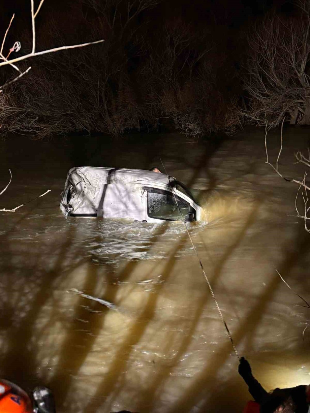 Köprüköy’de Can Pazarı.. Araç Aras Nehri’ne Uçtu, Sürücü Son Anda Kurtarıldı!