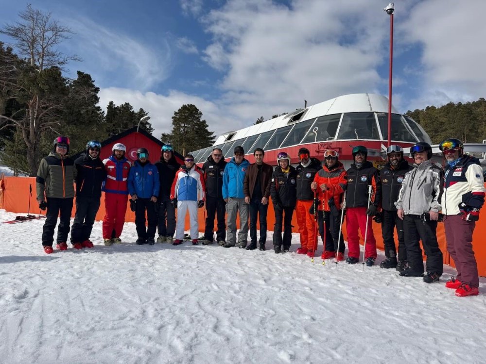 Sarıkamış’ta Snowbord Antrenörlük Kursu Başladı