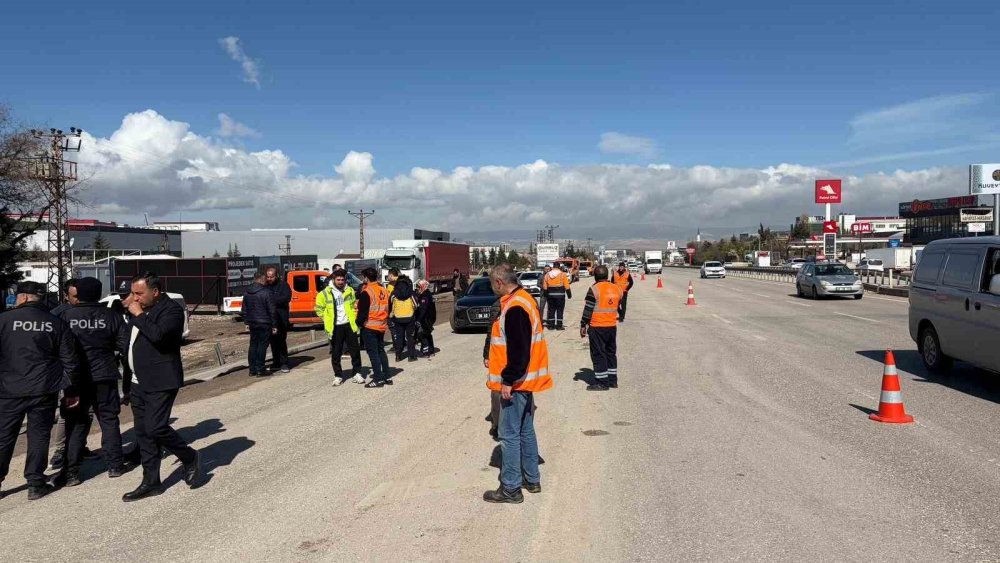 ANKARA’DA CAN PAZARI: HALK MİNİBÜSÜ KÖPRÜ DİREĞİNE ÇARPTI, 5 ölü