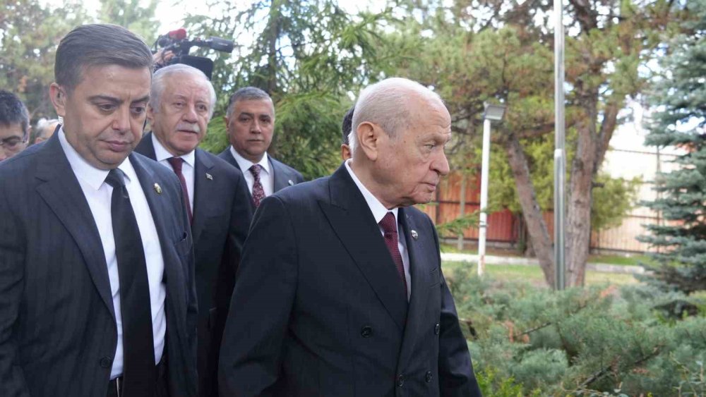 MHP Lideri Bahçeli, Türkeş’in Kabrini Ziyaret Etti